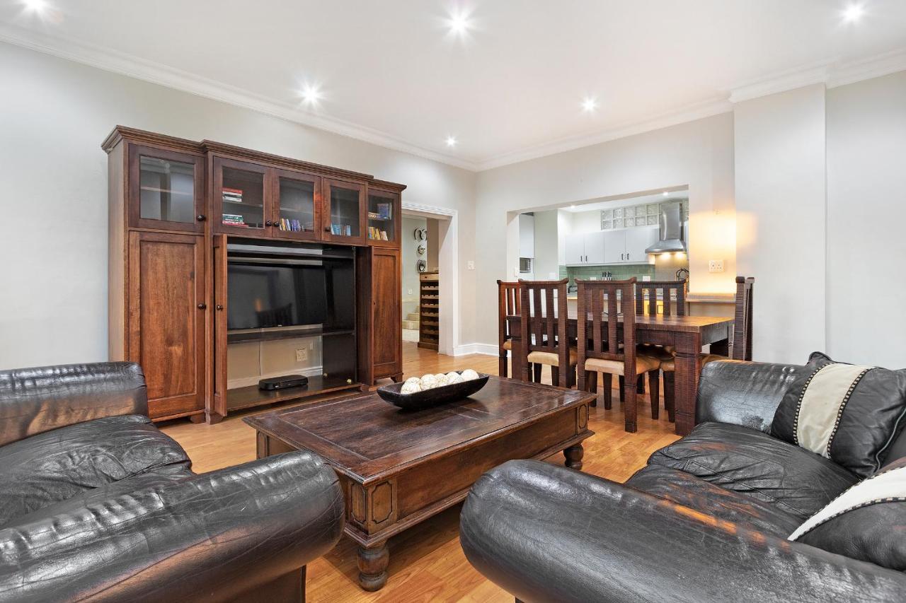Beachside - Camps Bay Villa